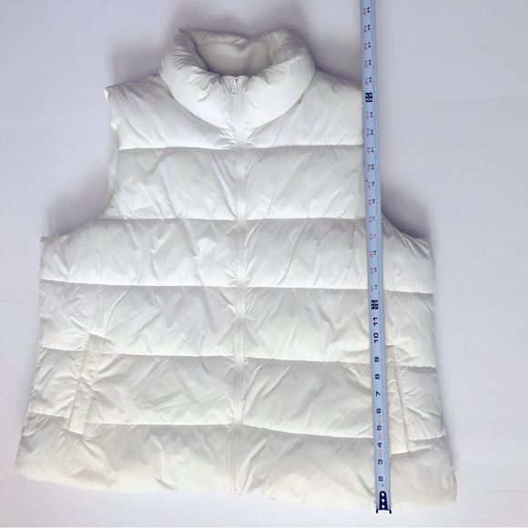 Old Navy women’s white puff vest - Picture 6 of 9